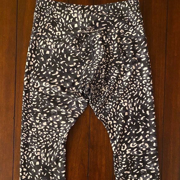 Lorna Jane Night Runner Core Leggings - Picture 5 of 7